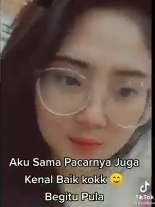 Beli Kado untuk Pacar, Kisah Mantan Suami-Istri Tetap Akur Ini Curi Perhatian