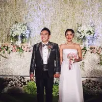 Augie Fantinus dan Adriana Bustami saat resepsi pernikahan (Dok. Pribadi)