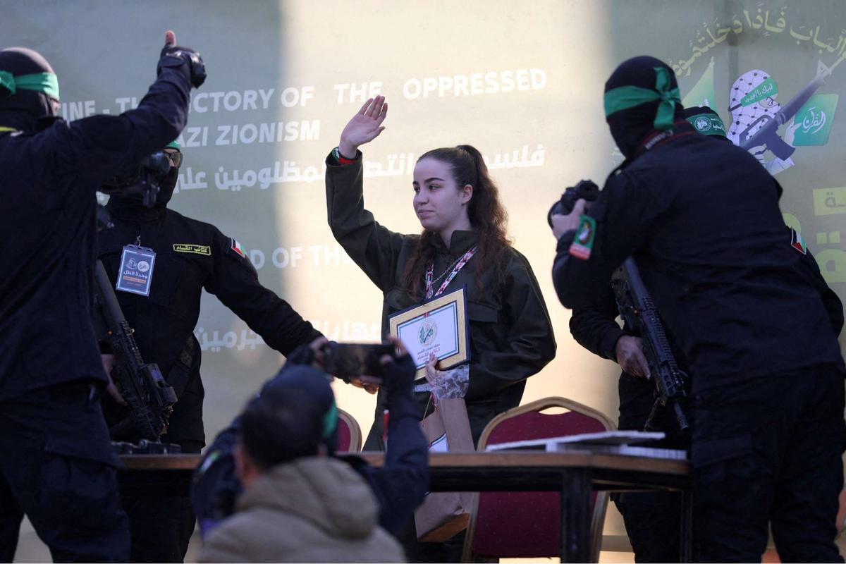 Hamas Bebaskan Tentara Wanita Israel yang Disandera