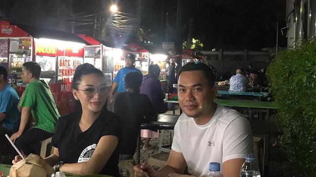 Setia Menemani di Rumah Sakit, Ini 6 Momen Manis Zaskia Gotik dan Sirajuddin