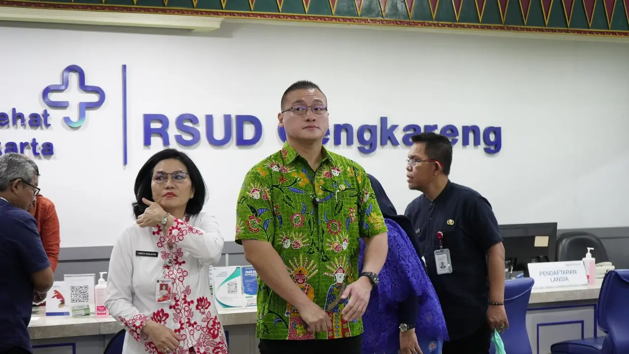 Anggota Komisi C DPRD DKI Jakarta Fraksi PDI Perjuangan, Hardiyanto Kenneth meninjau pelayanan di Rumah Sakit Umum Daerah (RSUD) Cengkareng, Jakarta Barat, Jumat (21/3/2025) (Istimewa)