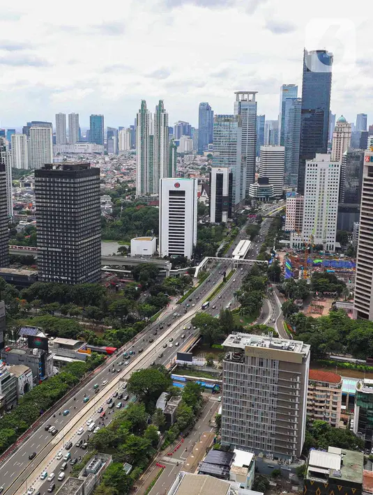 Menteri Keuangan Sri Mulyani Indrawati merincikan bila dibandingkan dengan pendapatan negara 2023 sebesar Rp2.783,9 triliun maka realisasi 2024 tumbuh sebesar 2,1%. (Liputan6.com/Angga Yuniar)
