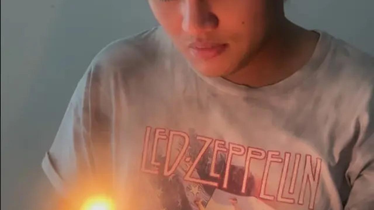 6 Potret Kejutan UItah Sederhana Rizky Febian dari Mahalini, Bahagia Berlipat di Usia 27