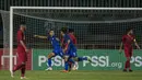 Bek Thailand, Nakin Wisetchat, merayakan gol yang dicetaknya ke gawang Timnas Indonesia pada laga PSSI 88th U-19 di Stadion Pakansari, Jawa Barat, Minggu (23/9/2018). Kedua negara bermain imbang 2-2. (Bola.com/Vitalis Yogi Trisna)