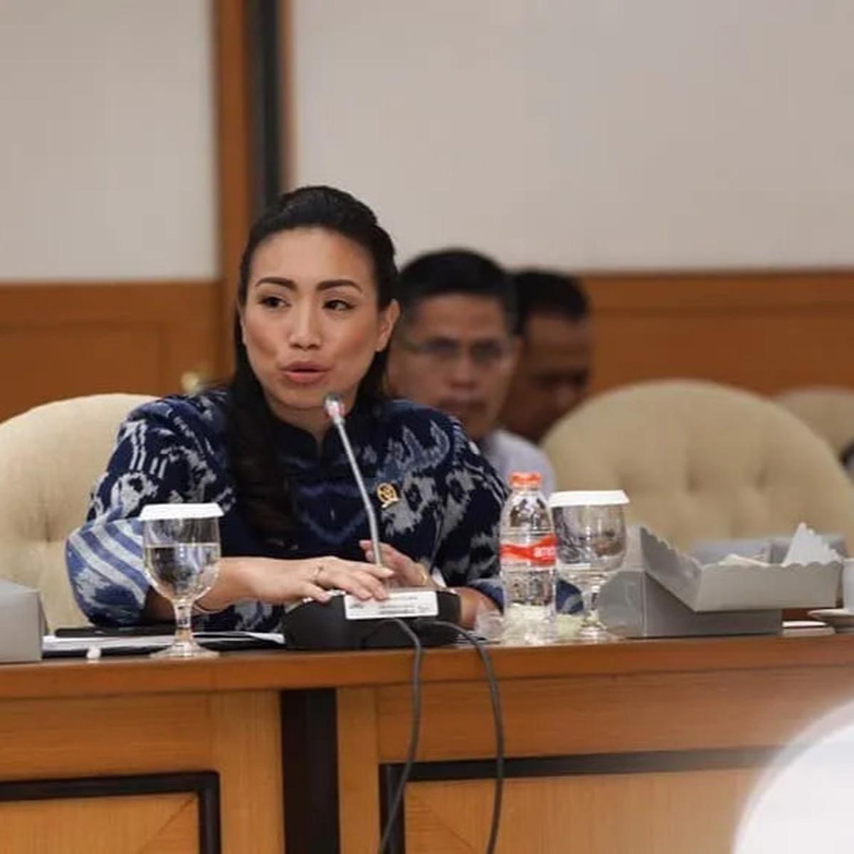 Rahayu Saraswati Djojohadikusumo berbicara di depan audience