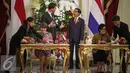 Suasana penandatanganan MoU yang disepakati kedua belah pihak, Indonesia dengan Belanda di Istana Merdeka, Jakarta, Rabu (23/11). Dalam pertemuan tersebut kedua kepala negara menyepakati sejumlah kerjasama. (Liputan6.com/Faizal Fanani)