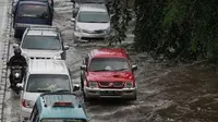 Penyebab Mobil Mogok Setelah Hujan Deras dan Cara Mengatasinya