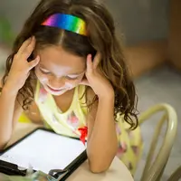 Ilustrasi Anak Bermain Gadget Credit: Freepik