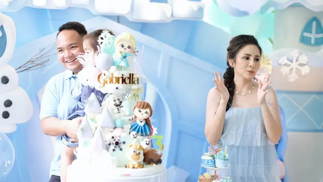 Bertema Frozen, Ini 7 Momen Perayaan Ulang Tahun Putri Momo Geisha