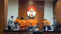 Komisi Pemberantasan Korupsi (KPK) menetapkan tujuh orang sebagai tersangka kasus dugaan penerimaan hadiah dan janji terkait pekerjaan infrastruktur di lingkungan Pemerintah Kabupaten (Pemkab) Kutai Timur (Kutim) tahun 2019 - 2020.