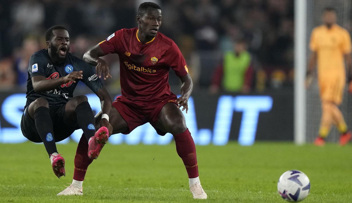 AS Roma mendapatkan perlawanan sengit saat menjamu Napoli di Stadio Olimpico. (AP/Andrew Medhicini)