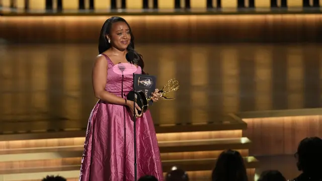 Quinta Brunson dalam Emmy Awards 2023. (AP Photo/Chris Pizzello)