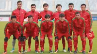 Para pemain Timnas Indonesia U-19 saat foto bersama sebelum melawan Timor Leste pada laga Kualifikasi Piala Asia 2017 di Stadion Paju Public, Korea Selatan, 2/11/2017). Indonesia menang 5-0. (PSSI/Bandung Saputra)