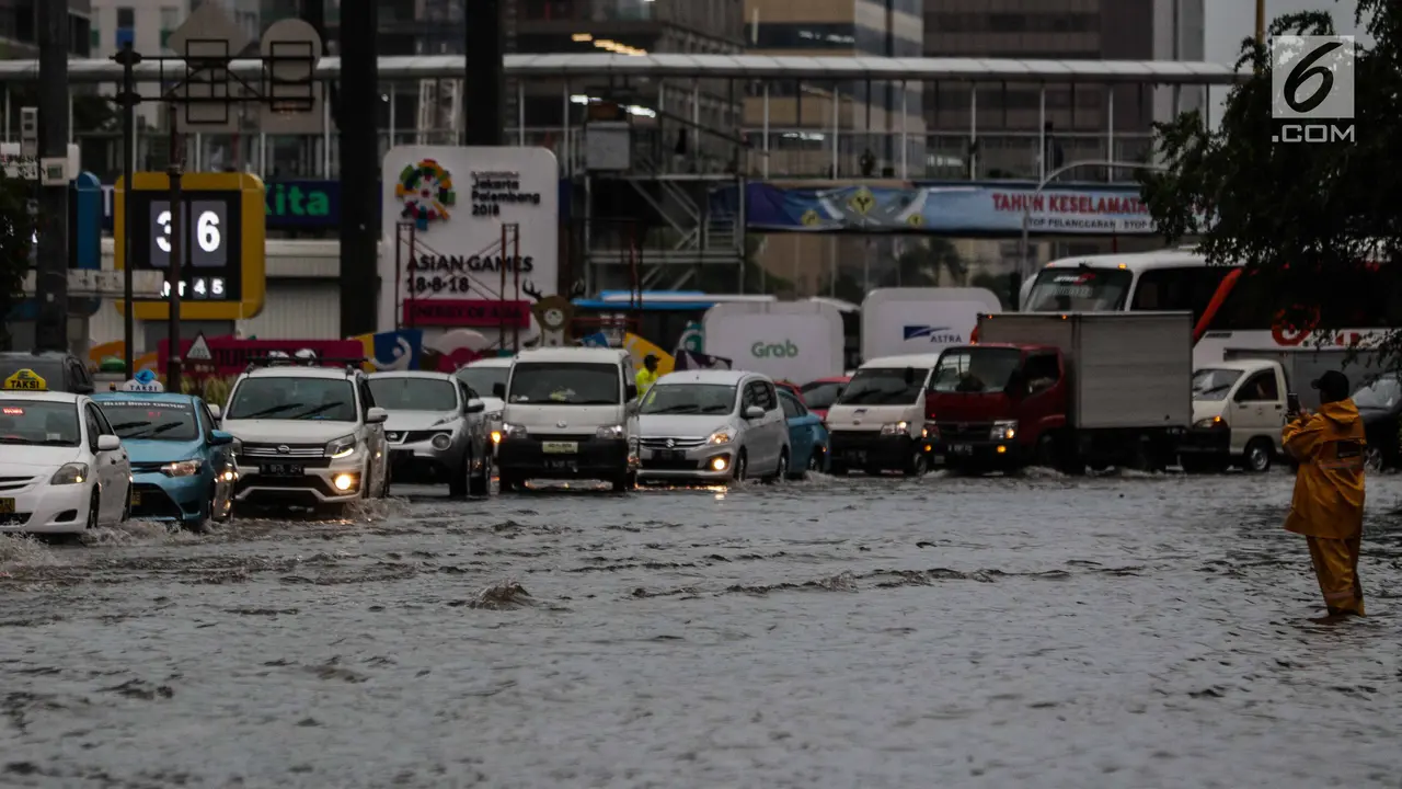 Jalan MH Thamrin Tak Luput dari Banjir