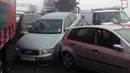 Sebuah mobil Audi terjepit saat tabrakan maut terjadi yang berlangsung selama 10 menit di jalur penyebrangan antar pulau A249. (Twitter/Jay Stammers/wwn)