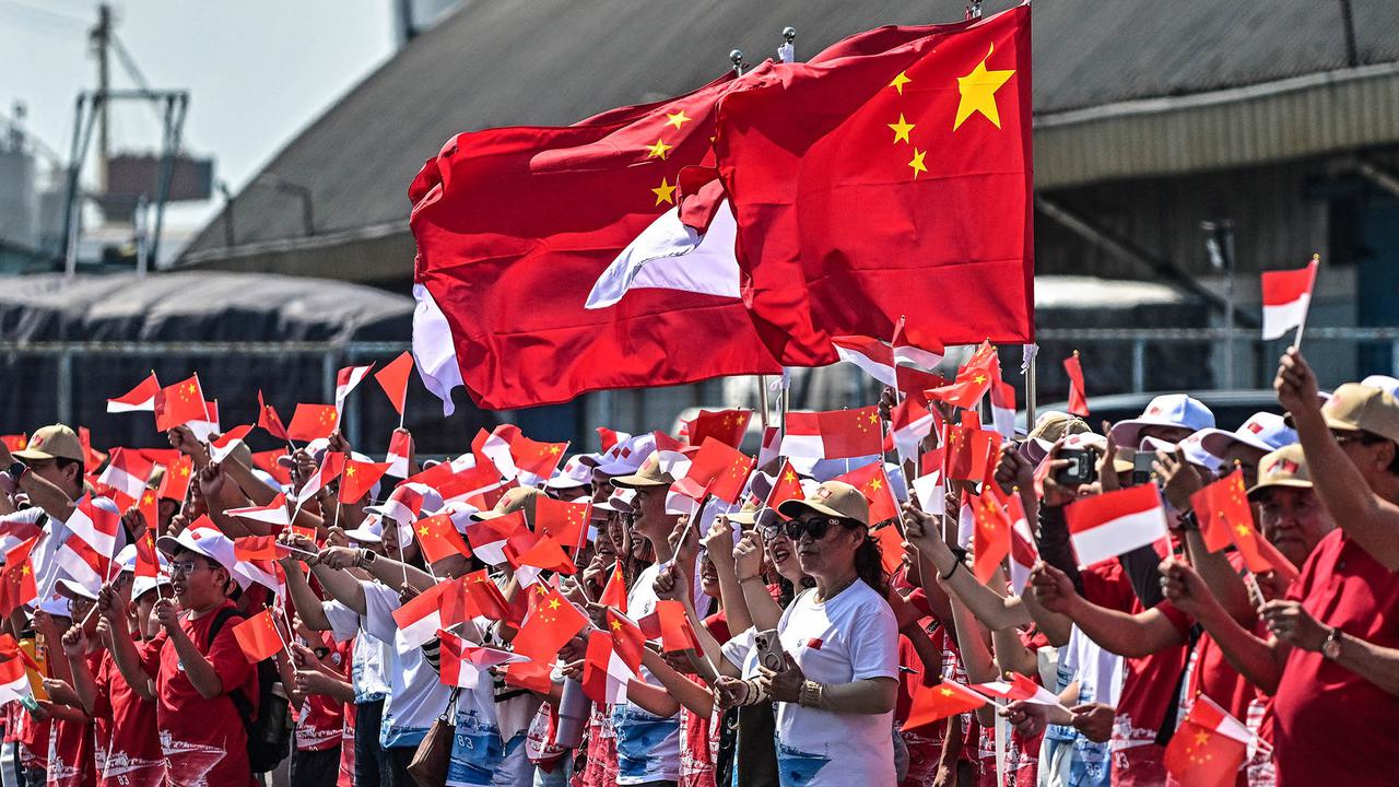 Dua Kapal Perang China Berlabuh di Surabaya