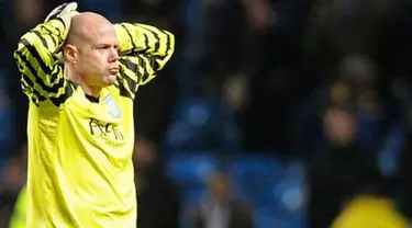 Reaksi kiper Aston Villa Brad Friedel usai laga lanjutan EPL melawan Manchester City di City of Manchester Stadium, 28 Desember 2010. Villa kalah 0-4. AFP PHOTO / ANDREW YATES