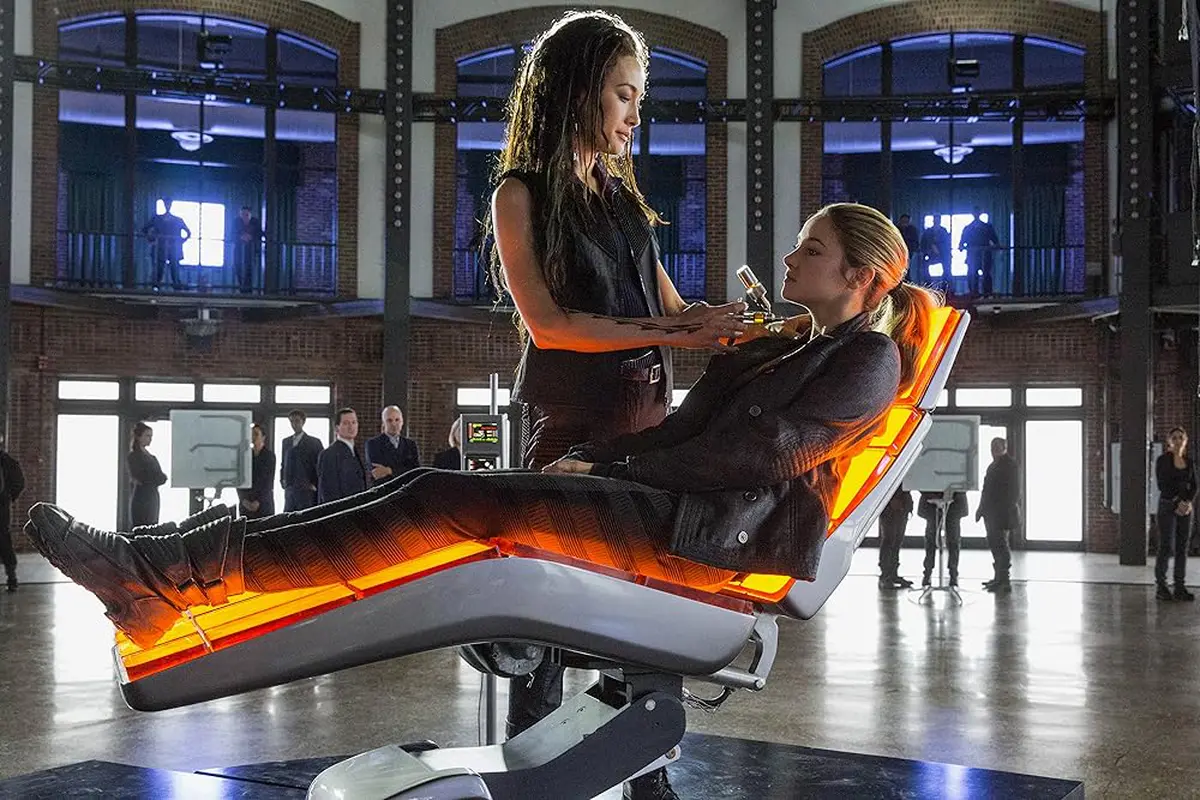 Divergent (2014)