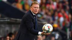 Ronald Koeman resmi sebagai pelatih baru Barcelona menggantikan Quique Setien. Pelatih berusia 57 tahun ini menandatangani kontrak bersama Barcelona dengan durasi dua tahun hingga 30 Juni 2022. (AFP/Gabriel Bouys)