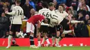 0-5. Kekalahan terbesar Manchester United musim ini di Liga Inggris diderita dari Liverpool dengan skor 0-5 di pekan ke-9, 24 Oktober 2021. MU selaku tuan rumah dan masih dibesut Ole Gunnar Solskjaer dihancurkan oleh hattrick Mohamed Salah dan dua gol dari Naby Keita dan Diogo Jota. (AFP/Oli Scarff)