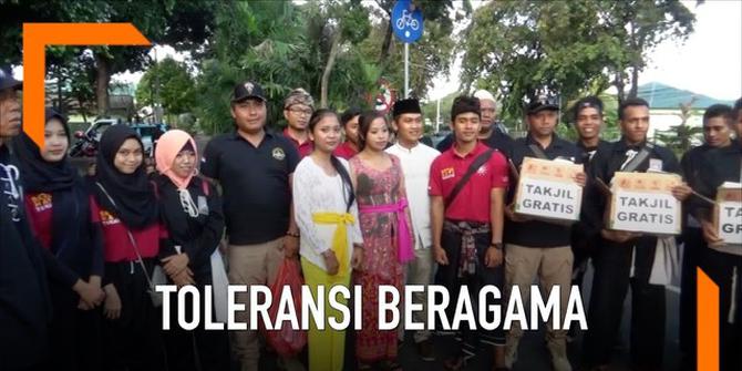 VIDEO: Umat Hindu, Islam, dan Kristen Bali Bagikan Takjil Gratis