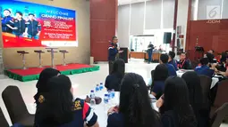 Sekretaris Pertamina, Syahrial Mochtar memberi sambutan saat menerima kunjungan finalis Citizen Journalist Academy (CJA) Energi Muda Pertamina di Kantor Pusat Pertamina, Jakarta, Rabu (15/11). (Liputan6.com/Helmi Afandi)