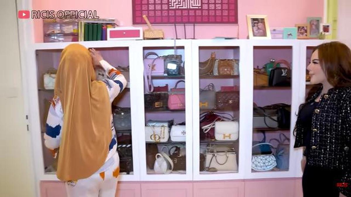 8 Potret Kamar Ria Ricis Serba Pink, Elegan Terorganisir hingga Walk-in Closet Curi Perhatian