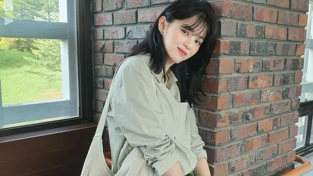 1.  	Shirt + Jeans