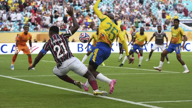 Duel Mamelodi Sundowns vs Fluminense di Piala Dunia Antarklub 2025 di Hard Rock Stadium, Kamis (26/06/2025). (AP Photo/Lynne Sladky)