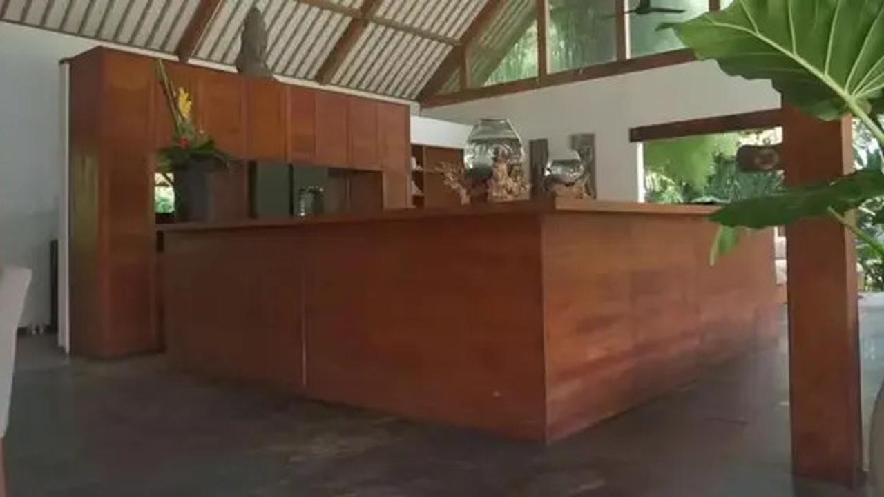 9 Potret Dapur Kayu di Rumah Indah Kalalo dengan Perpaduan Model Etnik dan Modern