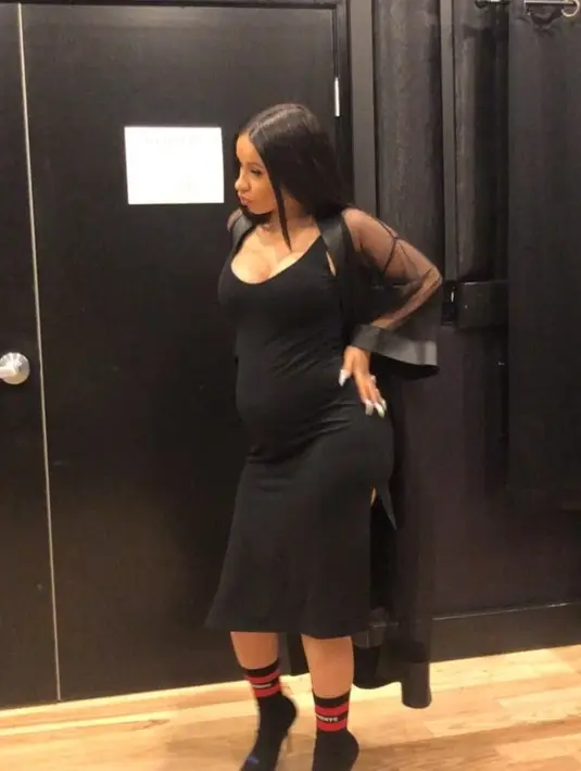 Cardi B memutuskan untuk hiatus demi kesehatan diri dan kandungannya. (instagram/iamcardib)