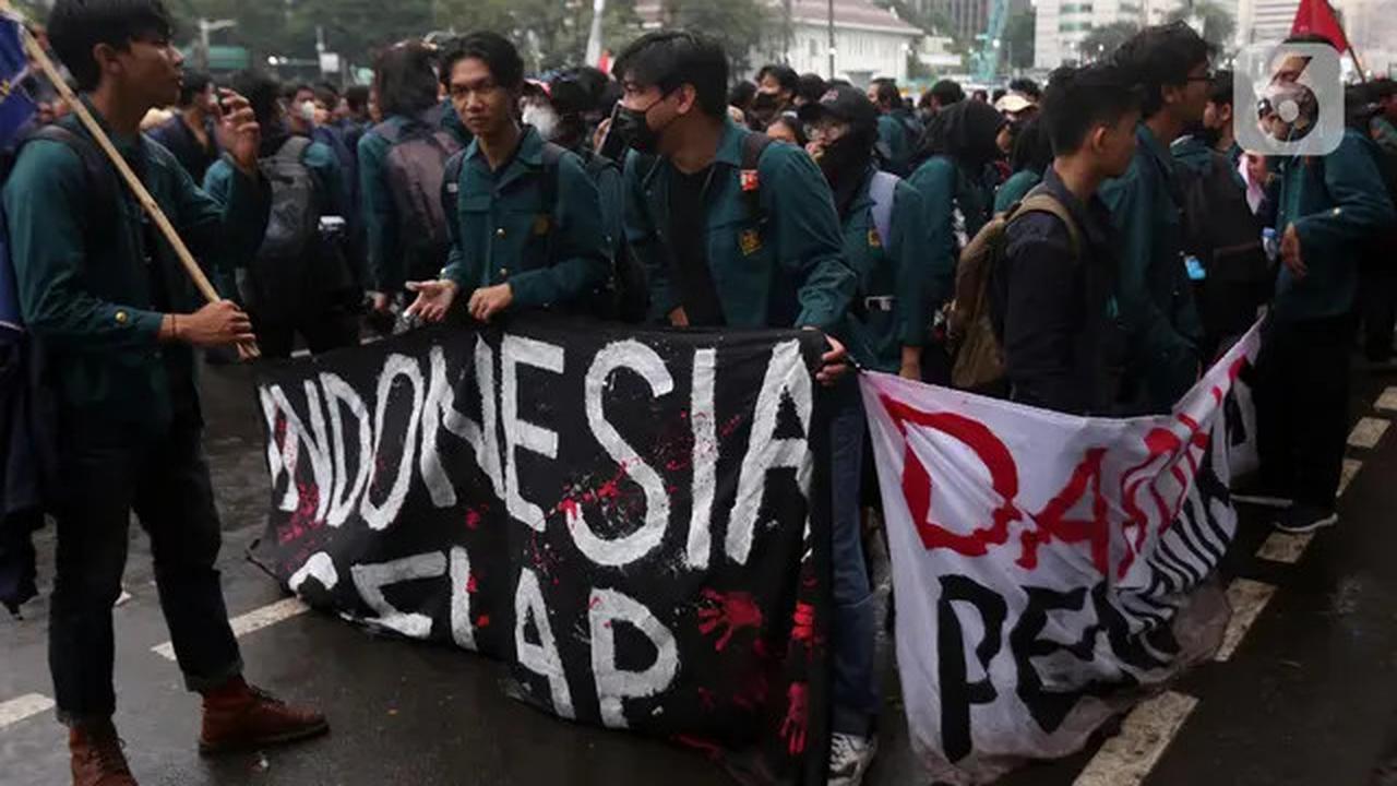 Indonesia Gelap, BEM SI Berunjuk Rasa di Patung Kuda Jakarta