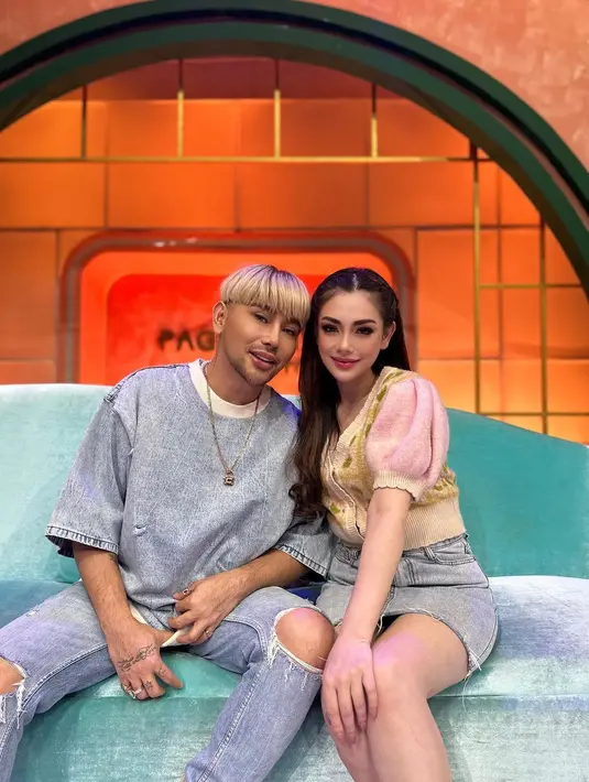 Bahkan, saat anak-anaknya berulang tahun, Stefan juga tak datang dan juga tak memberikan ucapan sama sekali. Celine berharap, mantan suaminya tersebut menemui anaknya. 
 [Instagram/celine_evangelista]