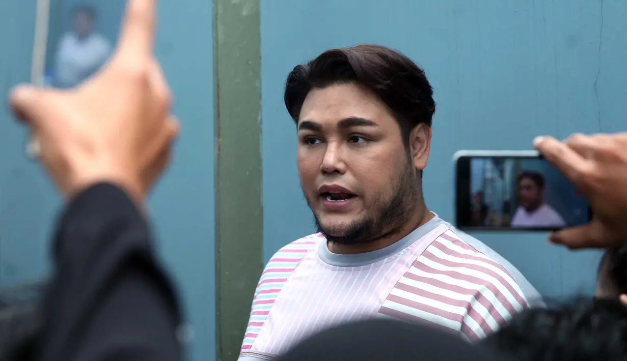 "Baju yang saya persiapkan untuk Kevin saya beri judul Thalasa terinspirasi dari Mother of Sea, atau ibu dari laut. Karena memang Indonesia punya wilayah laut yang cukup besar, cukup indah," kata Ivan. (Nurwahyunan/Bintang.com)