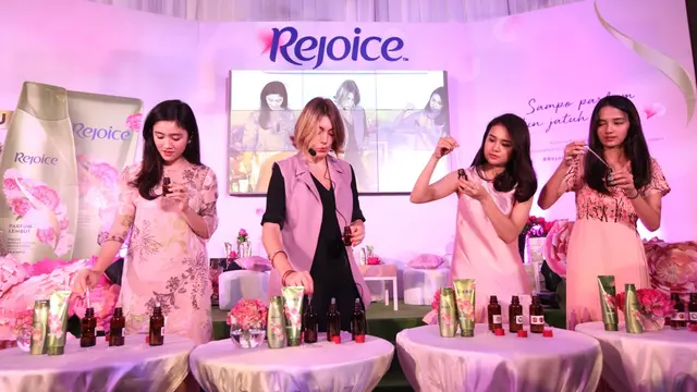 Rambut Wangi Sepanjang Hari dengan Parfum Shampo