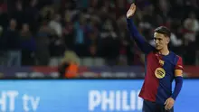 Pemain Barcelona, Gavi melambaikan tangan kepada para suporter setelah laga lanjutan Liga Spanyol 2024/2025 melawan Sevilla yang berlangsung di Estadi Olimpic Lluis Companys, Barcelona, Spanyol, Senin (21/10/2024) dini hari WIB.(AP Photo/Joan Monfort)