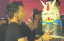 Momen Ariel Peluk Alleia di Atas Panggung, Sang Anak 'Basah Banget