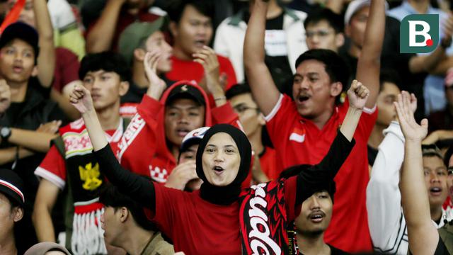 Foto: Parade Fans Cantik di Laga Timnas Indonesia Vs Brunei Darussalam, Termasuk Azizah Istri Arhan