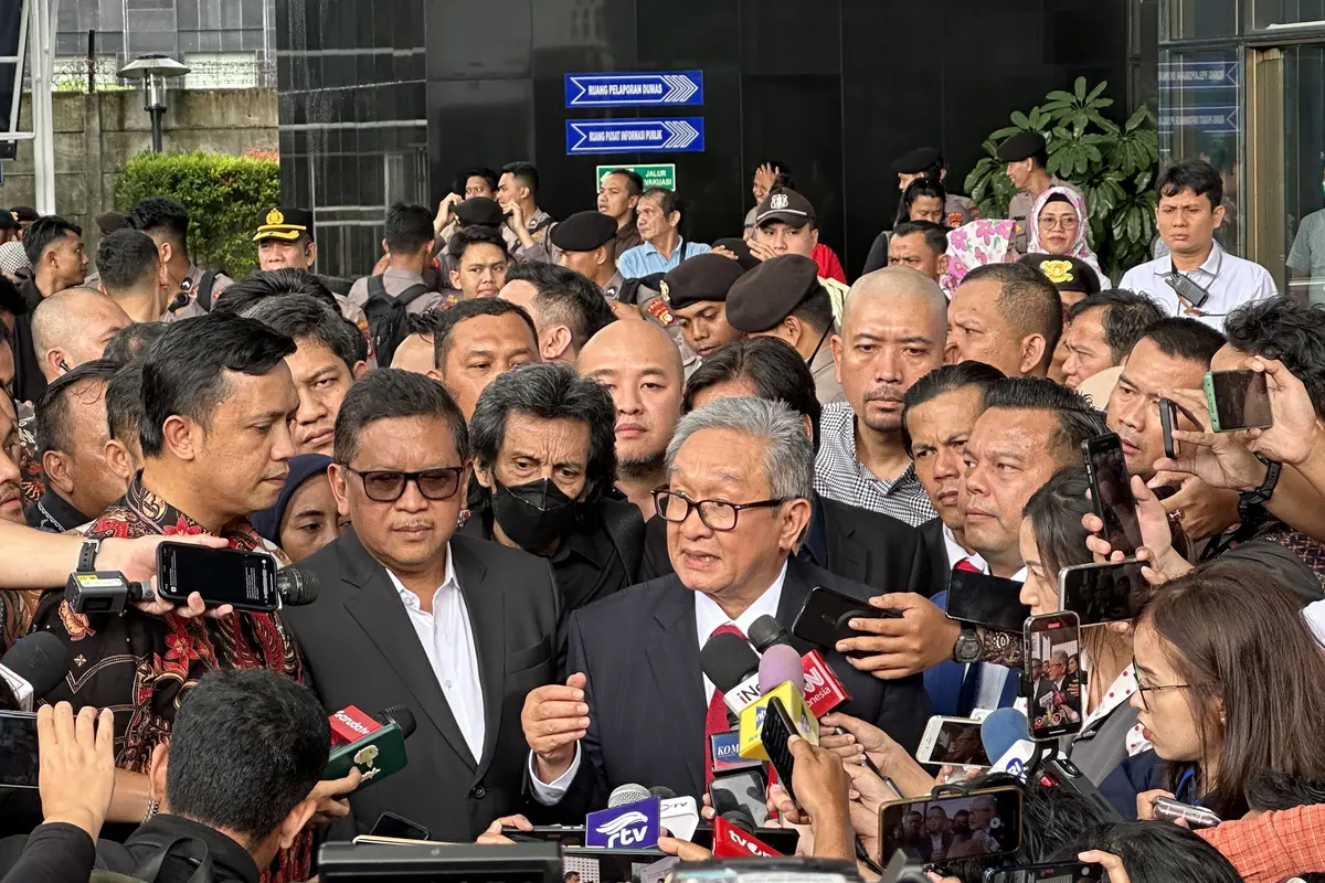 Sekjen PDIP Hasto Kristiyanto selesai menjalani pemeriksaan penyidik Komisi Pemberantasan Korupsi (KPK) terkait kasus dugaan suap pergantian antarwaktu (PAW) Harun Masiku, Senin (13/1/2025).