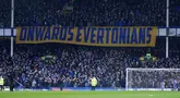 Pendukung Everton mempersembahkan spanduk di pertandingan berkelanjutan Piala FA 2024/2025 melawan Bournemouth di Goodison Park, Liverpool, Inggris, Minggu (09/02/2025) WIB. (Foto AP/PA/Peter Byrne)