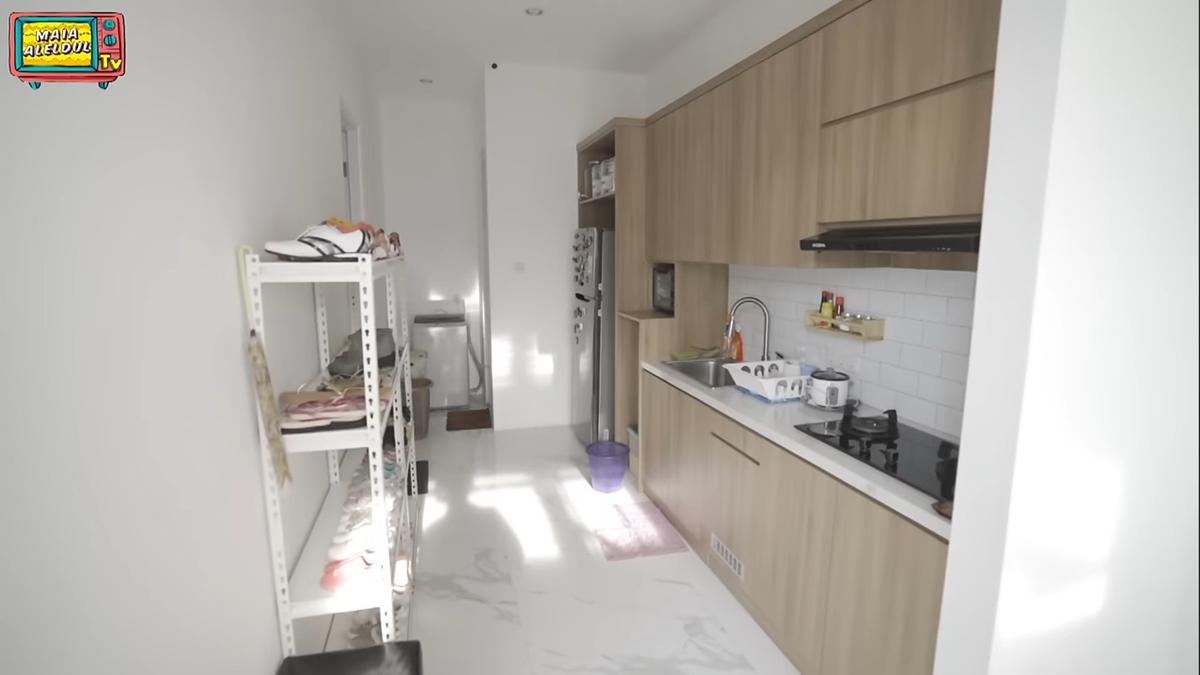 Disebut Calon Mertua Fuji, 5 Potret Dapur Mungil Venna Melinda di Rumah Mewahnya - Minimalis Bernuansa Putih