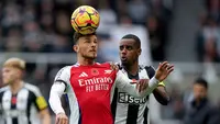 Bermain di kandang lawan, Tim Meriam London mendapat perlawanan sengit tuan rumah sejak bola digulirkan. Ketika pertandingan baru berjalan 12 menit, gawang Arsenal sudah dibobol Newcastle United melalui tandukan Alexander Isak. (Owen Humphreys/PA via AP)