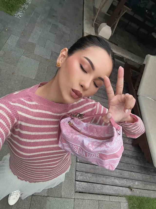 Alyssa Daguise Tampil Makin Elegan Setelah Menikah di Dioriviera Bali 2025, Jinjing Pouch Rp39Jutaan