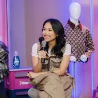 Menjalani berbagai aktivitas membuat pakaian rentan terkena noda, melalui Rinso Quick Wash, kegiatan mencuci dihadirkan sebagai bagian dari gaya hidup aktif yang lebih praktis. (Foto/Dok: Rinso)