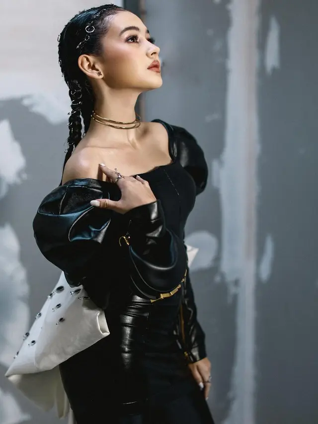 Tampil Menawan, Ini 7 Potret Sandrinna Michelle Dalam SCTV Awards 2022