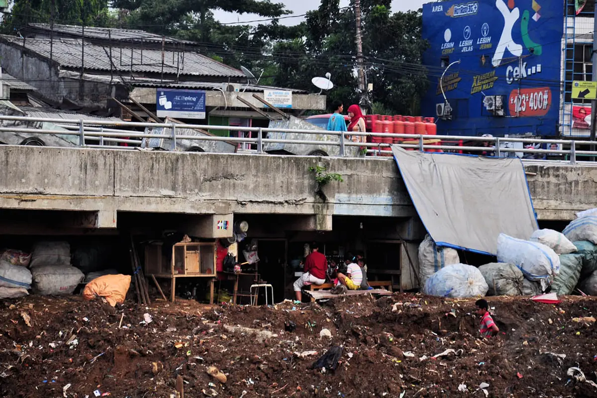 Nasib Warga Miskin di Kolong Jembatan Metropolitan