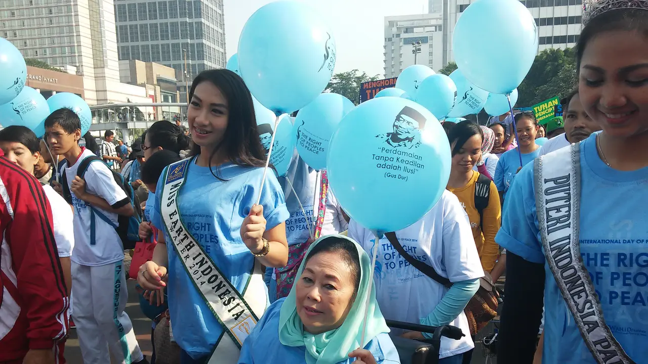 Pakai Kursi Roda, Istri Gus Dur Ikut Pawai Perdamaian