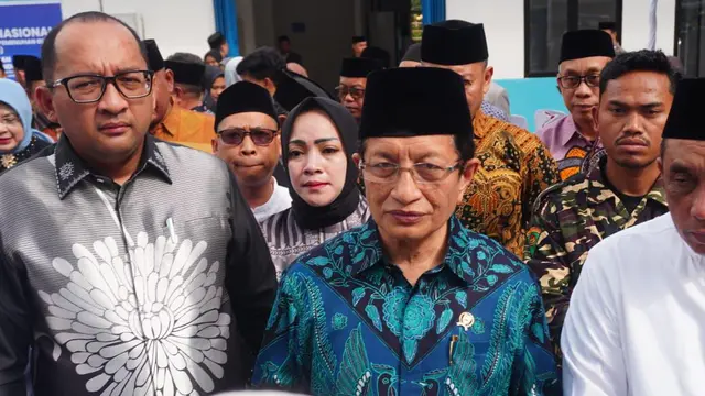 Menteri Agama Republik Indonesia (Menag RI), Nasaruddin Umar, meresmikan langsung Dapur Makan Bergizi Gratis (MBG) di lingkungan Pondok Pesantren Al-Ikhlas, Desa Ujung, Kabupaten Bone.