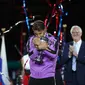 Rafael Nadal merayakan kemenangan atas Daniil Medvedev pada final AS Terbuka 2019 di Arthur Ashe Stadium, Minggu (8/9/2019) atau Senin pagi WIB. (AFP/Matthew Stockman)