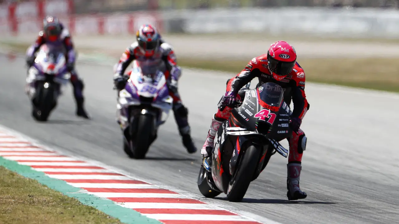 Foto: Blunder Konyol Aleix Espargaro, Podium Kedua di MotoGP Catalunya Sirna pada Lap Terakhir Lomba